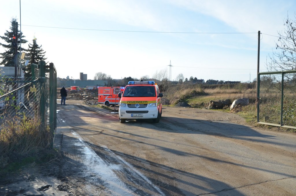 LKW umgestuerzt Kieswerk Harry Kloepferstr Im Feldrain P42.JPG